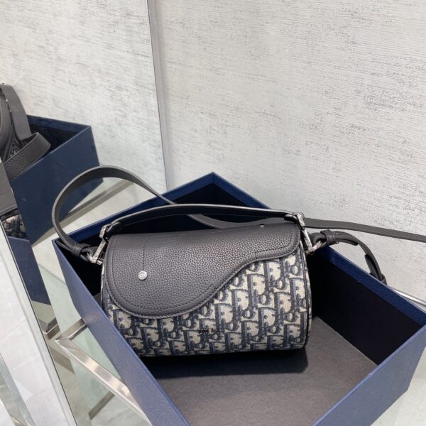ROLLER MESSENGER BAG