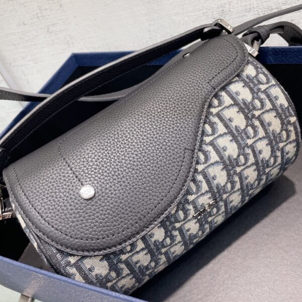 ROLLER MESSENGER BAG