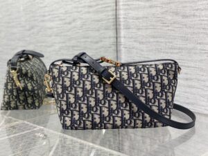 MEDIUM DIORTRAVEL NOMAD POUCH