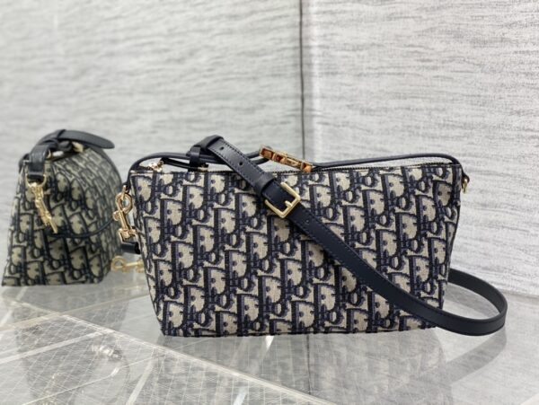 MEDIUM DIORTRAVEL NOMAD POUCH