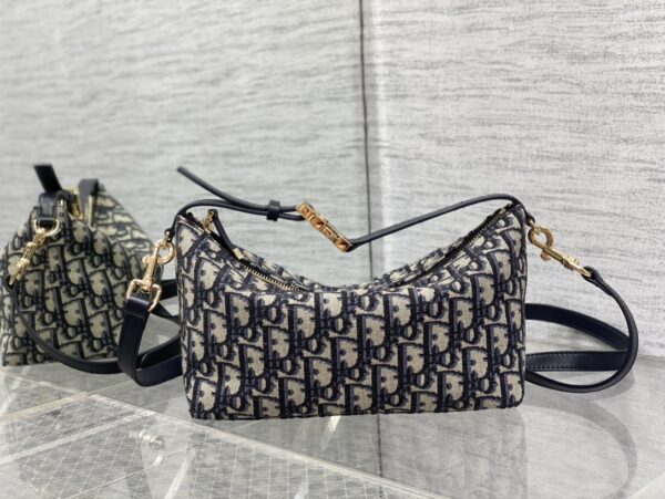 MEDIUM DIORTRAVEL NOMAD POUCH