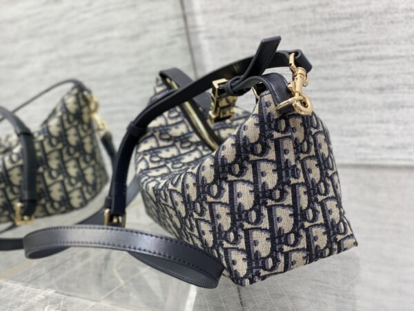 MEDIUM DIORTRAVEL NOMAD POUCH