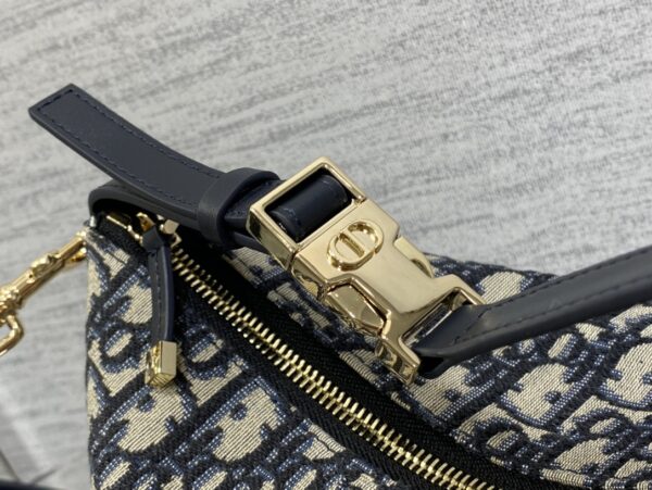 MEDIUM DIORTRAVEL NOMAD POUCH