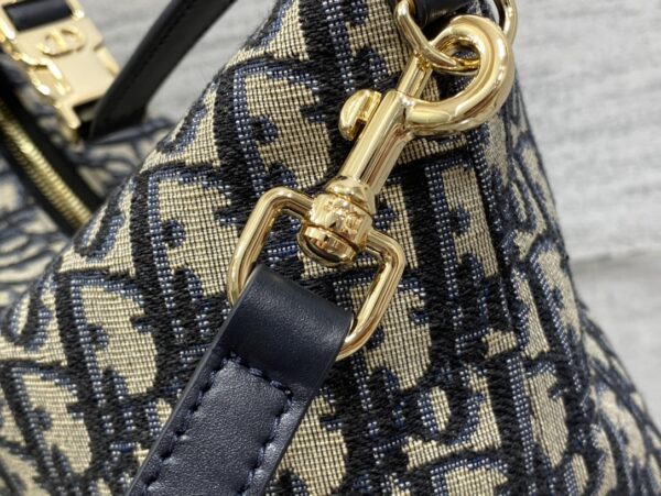 MEDIUM DIORTRAVEL NOMAD POUCH