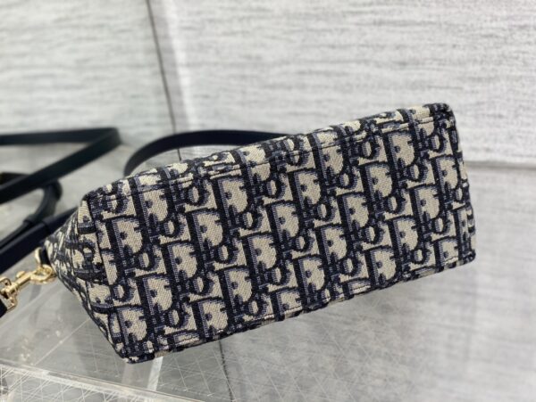 MEDIUM DIORTRAVEL NOMAD POUCH