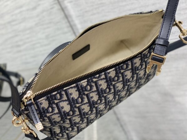 MEDIUM DIORTRAVEL NOMAD POUCH