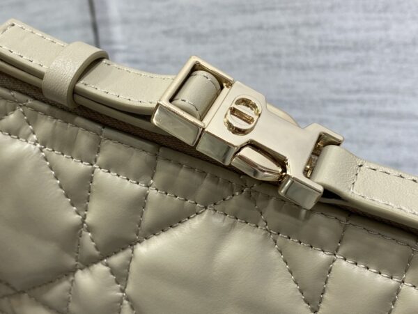 MEDIUM DIORTRAVEL NOMAD POUCH