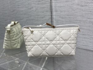 MEDIUM DIORTRAVEL NOMAD POUCH