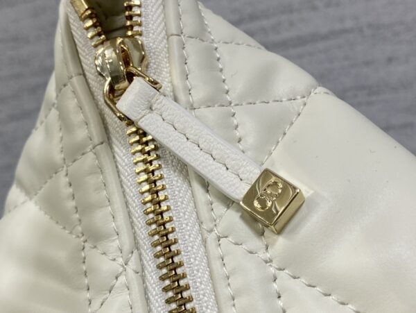 MEDIUM DIORTRAVEL NOMAD POUCH