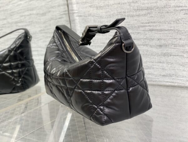 MEDIUM DIORTRAVEL NOMAD POUCH