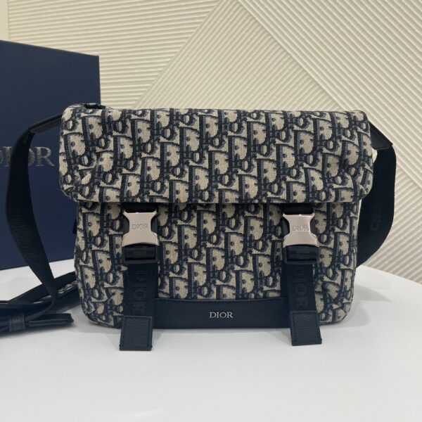 DIOR EXPLORER MESSENGER BAG