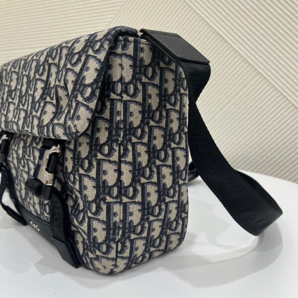 DIOR EXPLORER MESSENGER BAG