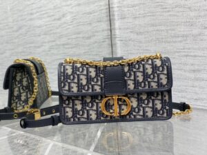 30 MONTAIGNE EAST-WEST BAG WITH CHAIN