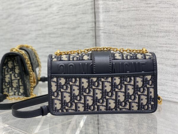30 MONTAIGNE EAST-WEST BAG WITH CHAIN