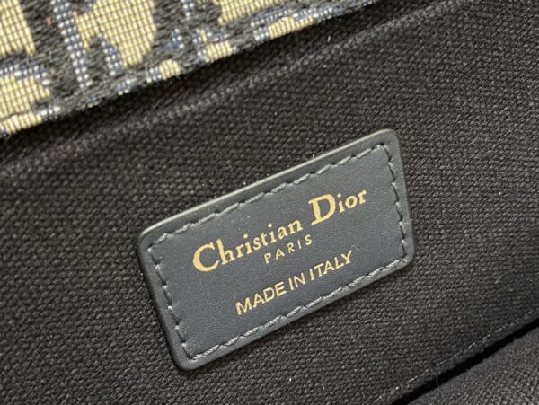 30 MONTAIGNE EAST-WEST BAG WITH CHAIN