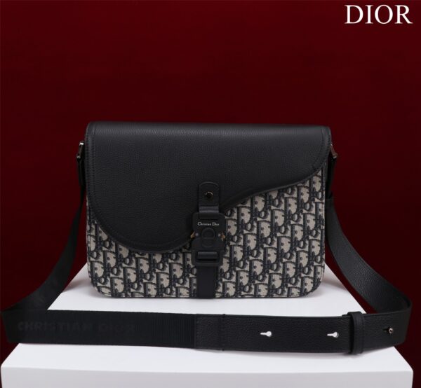 Dior Saddle Pouch