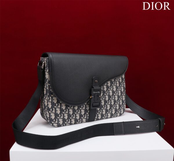 Dior Saddle Pouch