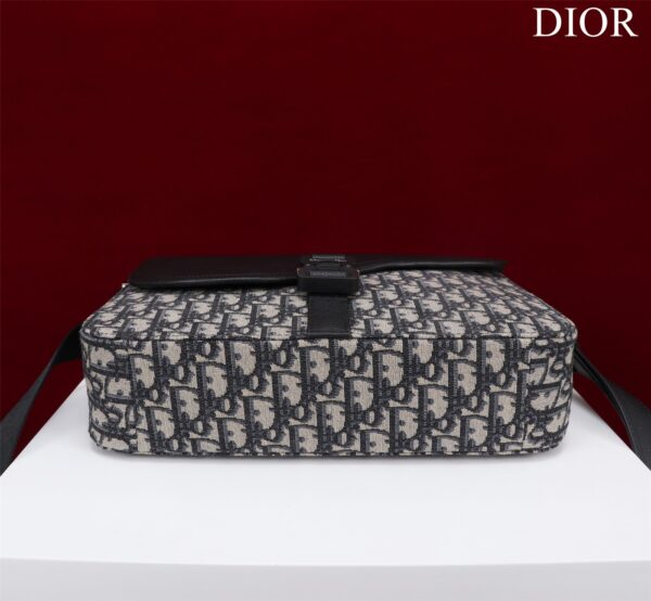 Dior Saddle Pouch