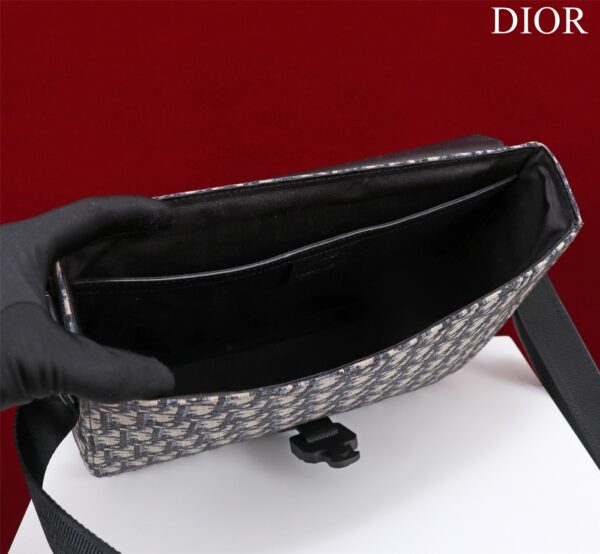 Dior Saddle Pouch
