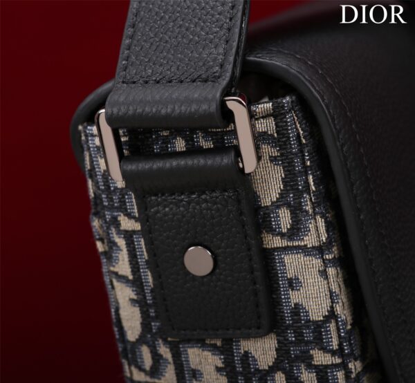 Dior Saddle Pouch