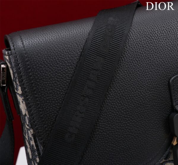 Dior Saddle Pouch