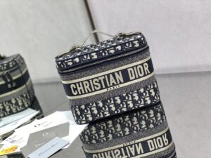 DIOR TRAVEL VANITY
