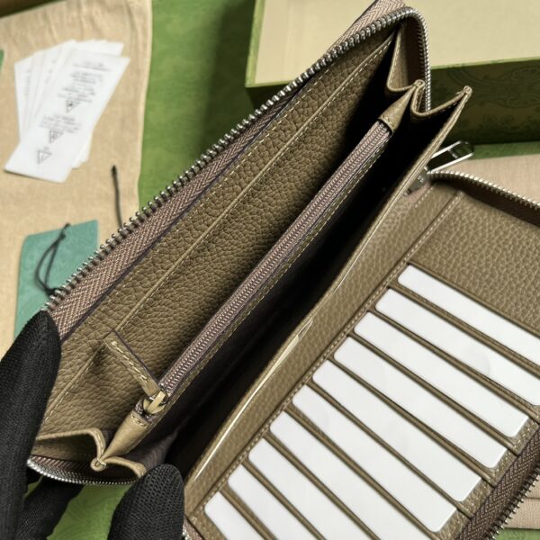 Gucci Jumbo GG zipped leather wallet