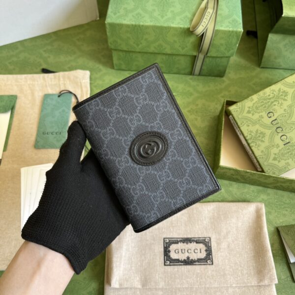 GUCCI GG PASSPORT CASE WITH INTERLOCKING G