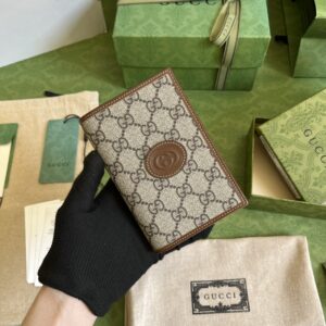 GUCCI GG PASSPORT CASE WITH INTERLOCKING G
