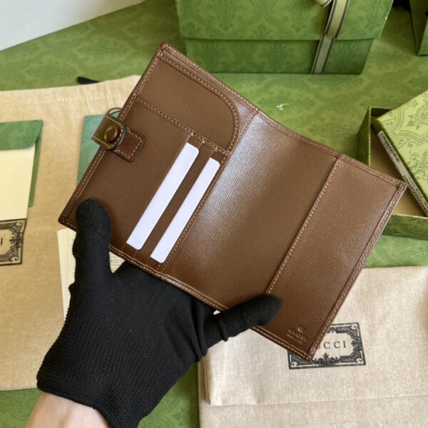 GUCCI GG PASSPORT CASE WITH INTERLOCKING G