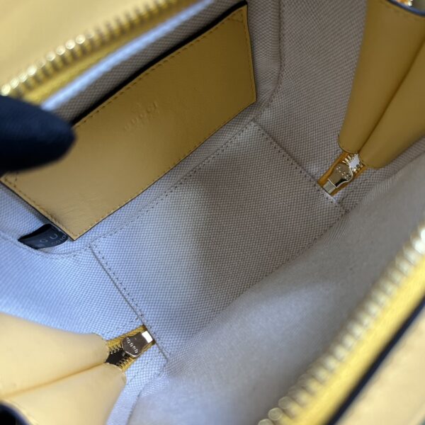 Gucci Blondie top handle bag