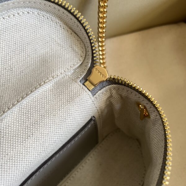 Gucci GG MATELASSÉ TOP HANDLE MINI BAG