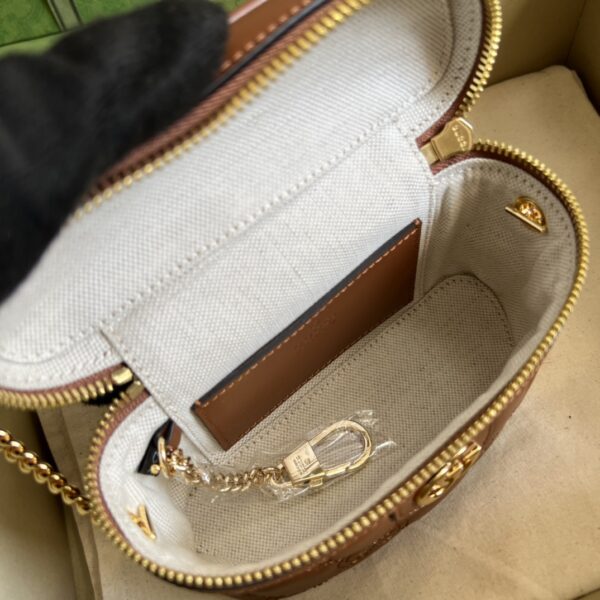 Gucci GG MATELASSÉ TOP HANDLE MINI BAG