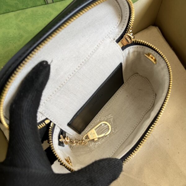 Gucci GG MATELASSÉ TOP HANDLE MINI BAG