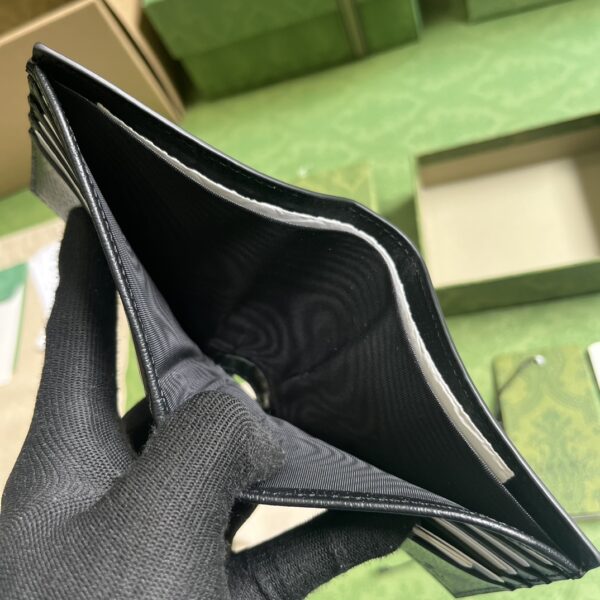 WALLET WITH CUT-OUT INTERLOCKING G