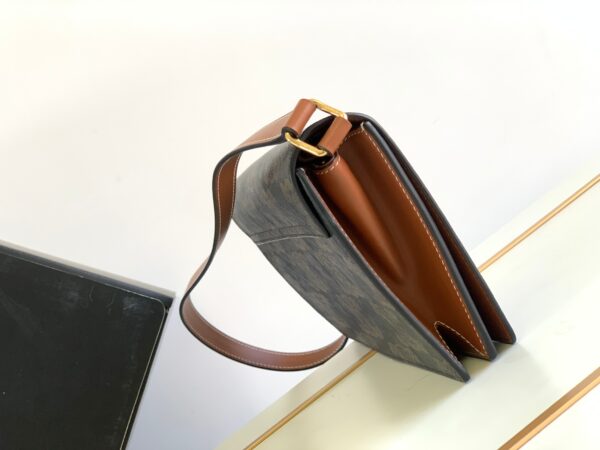 CELINE TRAPEZE TRIOMPHE BAG