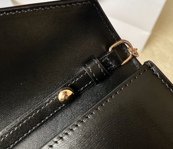 CELINE WALLET ON CHAIN TRIOMPHE