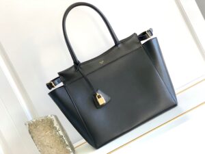 Celine Bourgeois Shopper