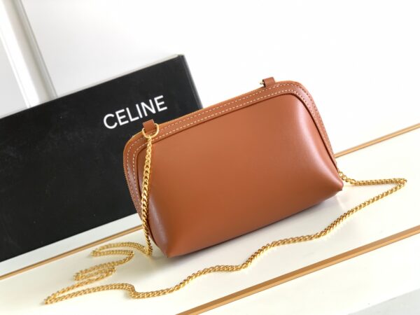 CELINE CLUTCH ON CHAIN CUIR TRIOMPHE