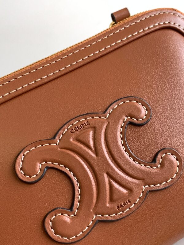 CELINE CLUTCH ON CHAIN CUIR TRIOMPHE