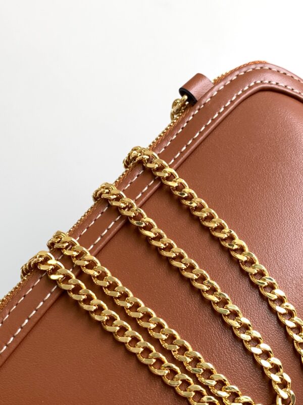 CELINE CLUTCH ON CHAIN CUIR TRIOMPHE