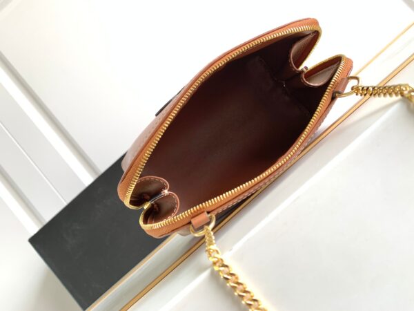 CELINE CLUTCH ON CHAIN CUIR TRIOMPHE