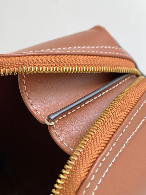 CELINE CLUTCH ON CHAIN CUIR TRIOMPHE