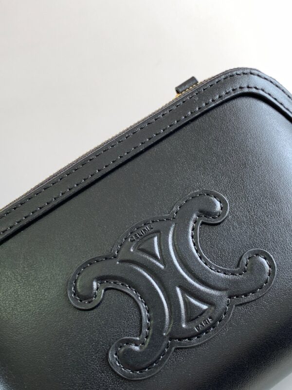 CELINE CLUTCH ON CHAIN CUIR TRIOMPHE