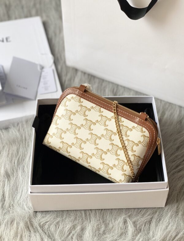 CELINE CLUTCH WITH CHAIN