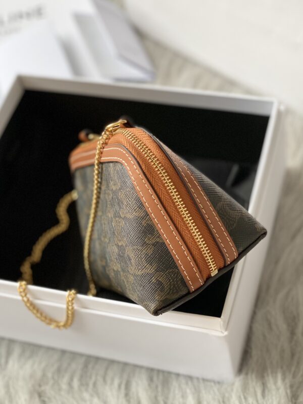 CELINE CLUTCH WITH CHAIN