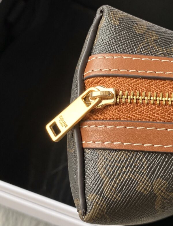 CELINE CLUTCH WITH CHAIN