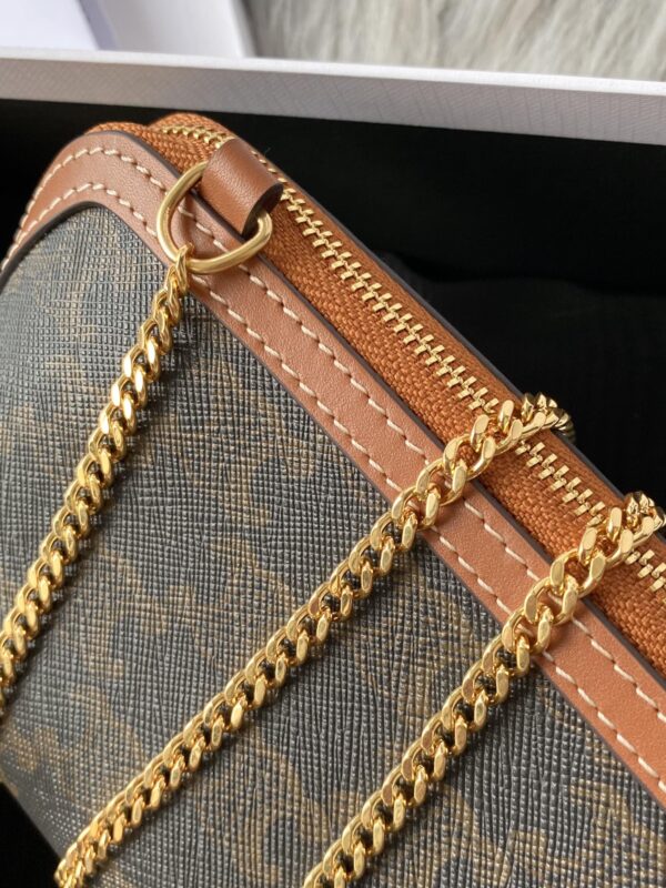 CELINE CLUTCH WITH CHAIN