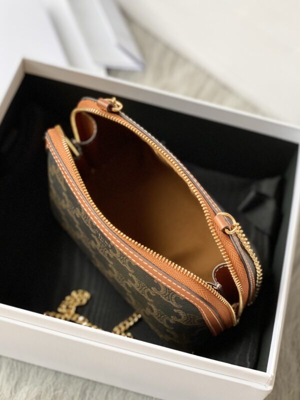 CELINE CLUTCH WITH CHAIN