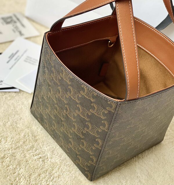 Celine Cuir Triomphe Cube Bag